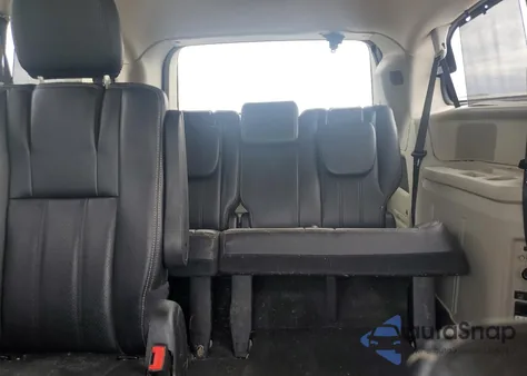 2015 Chrysler Town & Country Touring L z USA, uszkodzony, nr VIN 2C4RC1CG8FR521589